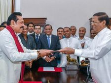 இலங்கை அரசியலில் அதிரடி திருப்பம்... பிரதமரானார் ராஜபக்சே! 