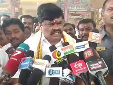 வயசான ரஜினியால பிரச்சாரத்துக்கு போக முடியாது...  வம்பிழுக்கும் ராஜேந்திர பாலாஜி! 