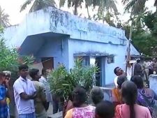 குடும்பம் நடத்த மறுத்த சுமதி.. புத்தி சொல்லாத விசாலாட்சி.. இருவரையும் கொன்று தற்கொலை செய்த பாபு 