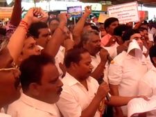 பசுமை பட்டாசு உத்தரவால் சிவகாசியில் பட்டாசு தொழிலாளர்கள் வாழ்வில் புயல் - சென்னையில் போராட்டம் 