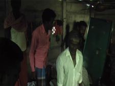 கன மழை எதிரொலி.. அதிகாலையில் இடிந்து விழுந்த வீட்டுச் சுவர்.. மனைவி பலி, கணவர் தப்பினார் 