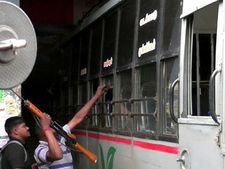 சீட் பிடிக்க எதை தூக்கி போடுறாங்க பாருங்க.. குன்னூரில் ஒரு குபீர் சம்பவம்! 