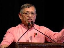 ரிசர்வ் வங்கி இயக்குநர் குழு கூட்டம்.. விதிமுறையை தளர்த்த, குருமூர்த்தியை நம்பும் மத்திய அரசு! 