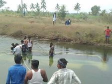 கர்நாடகாவில் பேருந்து விபத்து... 9 குழந்தைகள் உட்பட 30 பேர் பலியான பரிதாபம்! 