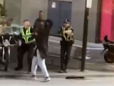 மக்களை துரத்தி துரத்தி மூர்க்கமாக கத்தியால் குத்திய நபர்.. ஒருவர் பலி.. ஆஸ்திரேலியாவில் பரபரப்பு! 