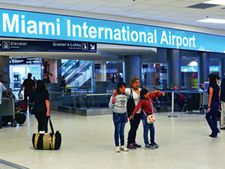 மியாமி விமான நிலையத்தை அப்படியே தரைமட்டமாக்கப் போறேன்.. பீதி கிளப்பிய உபி வாலிபர்! 