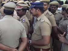 மேடை பாடகரை உறவினர்களை வைத்து கடத்திய மனைவி?.. நெல்லையில் பரபரப்பு.. போலீஸ் விரட்டிப் பிடித்தது! 