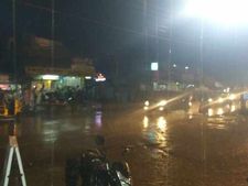 ஊரெல்லாம் தண்ணி கிடக்கு.. ஆனா குடிக்க சொட்டு தண்ணி கூட இல்லை.. அதிராம்பட்டினம் மக்கள் கதறல்! 