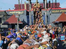  நாளை மண்டல பூஜைக்காக நடை திறப்பு.. பெண்களை அனுமதிக்க பினராயி உறுதி.. சபரிமலையில் மீண்டும் பரபரப்பு