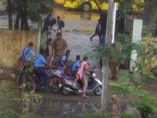  கஜாவின் கோர தாண்டவம்.. எந்தெந்த மாவட்டங்களில் பள்ளி, கல்லூரிகளுக்கு விடுமுறை? 