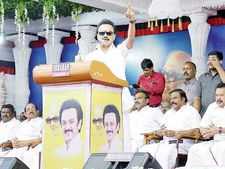 பாஜக, அதிமுகவிற்கு எதிராக ஜனநாயகப் போர்... இரண்டையும் ஒன்றாக வீழ்த்த ஸ்டாலின் அழைப்பு! 