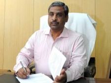  கஜா புயல் நிவாரணம்.. தொடர்ந்து குவியும் பொருட்கள்.. திருச்சி கலெக்டர் ரூ.10,000 வழங்கினார்!