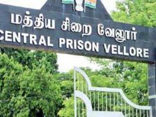 கஜாவை விட வெரி ஃபாஸ்ட்.. உத்தரவு வந்த ஒரு மணி நேரத்தில் விடுவிக்கப்பட்ட அதிமுகவினர் 