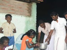 ஆசை, தோசை, அசத்திய அமைச்சர்.. புயல் பாதித்த மக்களை குஷிப்படுத்திய விஜயபாஸ்கர் 