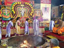 ஸ்ரீ தன்வந்திரி பீடத்தில் கோடி ஜெப மகா யாகம் - மாணவர்கள், ஆசிரியர்கள் பங்கேற்பு