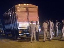 80 கோடி பணத்துடன் பாதி வழியில் நின்ற லாரி... வேலூரில் திக் திக் திக் நிமிடங்களால் பரபரப்பு! 