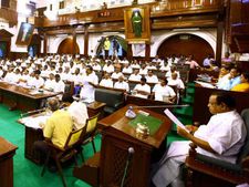 காவிரியில் மத்திய அரசு ஒருதலையாக செயல்படுகிறது.. சட்டசபையில் முதல்வர் பழனிச்சாமி