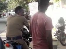 பைக்கில் வந்து.. காத்திருந்து மாமூல் வாங்கிய போலீஸ்காரர்.. இடமாற்றம் செய்தார் கமிஷனர் 