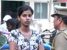 தேவிப்பிரியாவை தானே திருத்தலாம் என தந்தையிடம் கூட சொல்லாத பானுமதி!.. மகள் கையாலேயே கொலையுண்ட சோகம்! 