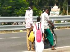 கோவிலுக்குள் காதல் ஜோடி சில்மிஷம்... பொதுமக்கள் துரத்தியதால் பைக்கில் லிப்ட் கேட்டு எஸ்கேப் 
