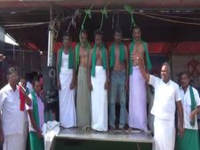 வேண்டாம் உயர்மின் அழுத்த கோபுரம்… திருப்பூரில் விவசாயிகள் கழுத்தில் தூக்கு கயிறுடன் போராட்டம்