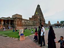 தஞ்சை பெரிய கோயிலில் தனியார் நிகழ்ச்சிகளுக்கு அனுமதி இல்லை.. ஹைகோர்ட் அதிரடி உத்தரவு 