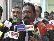 அது ஒன்னுமில்லீங்க.. எங்கள் அரசை குறைகூறுகிறார் என்றால் கமலுக்கு மூளைக்கோளாறுதான்- அமைச்சர் பொளேர் 