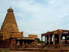 ராஜராஜசோழன் ஆன்மா சாந்தியடைய பெரிய கோயிலில் தியானமா?  சின்னப்புள்ளத்தனமா இருக்கே!