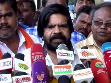நடிகை திருமணத்திற்கு வர பிரதமருக்கு நேரமிருக்கு..  கஜா புயல் பாதித்த தஞ்சைக்கு வர முடியலை.. டி.ஆர் 
