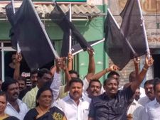 தூத்துக்குடியில் மீண்டும் வெடித்த ஸ்டெர்லைட் எதிர்ப்பு போராட்டம்.. போலீஸ் குவிப்பு 