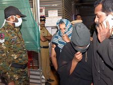 சபரிமலையில் தொடரும் டென்ஷன்.. இன்றும் 2 பெண்கள் திருப்பி அனுப்பப்பட்டனர் 