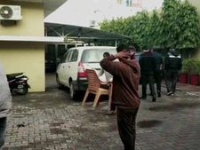 ராபர்ட் வதேராவுக்கு செக்? நில மோசடி வழக்கில் ஹரியானா முன்னாள் முதல்வர் ஹூடா வீட்டில் சிபிஐ ரெய்டு 