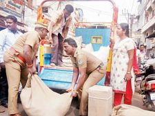 திருச்சியில் அதிகாரிகள் அதிரடி ரெய்டு.. ரூ. 10.5 லட்சம் குட்கா சிக்கியது.. 3 பேர் கைது 