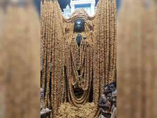 32 பக்தர்கள்.. கோவிலிலேயே முகாமிட்டு செய்த 1 லட்சத்து 8 வடைகள்.. நாமக்கலில் கோலாகலம் 