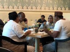 கர்நாடக அரசை கலைக்க முயன்ற பாஜகவிற்கு ஷாக்.. தன் கட்சி எம்எல்ஏக்களை ஹரியானாவில் பதுக்கியது