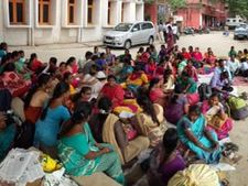 ஜாக்டோ ஜியோ போராட்டத்தில் திருப்பம்..  தற்காலிக ஆசிரியர் பணிக்கு விண்ணப்பித்தவர்களும் போராட்டம் 