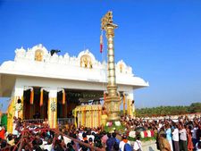 திருப்பதியைக் கொண்டு வந்து அப்படியே குமரியில் வைத்தது போல.. பிரமாண்டக் கோவிலுக்கு கும்பாபிஷேகம்