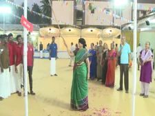 தட்டுத்தடுமாறி உரி அடித்து.. மிட்டாய் சாப்பிட்டு.. கோவையில் முதியவர்கள் கொண்டாடிய கோலாகல பொங்கல்