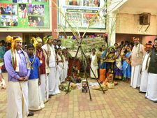 காரைக்குடி பள்ளியில் தமிழர் திருவிழா.. பாரம்பரிய முறையில் கொண்டாடிய மாணவர்கள், ஆசிரியர்கள் 