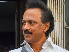 ஓ இவர்தான் நிற்க போகிறாரா? திருவாரூர் திமுக வேட்பாளர் பற்றி ஸ்டாலின் கொடுத்த க்ளூ! 