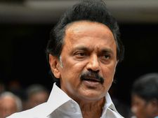 திருவாரூர் இடைத் தேர்தல் சுறுசுறுப்பு.. திமுக விருப்ப மனு வினியோகம் ஆரம்பம்.. 4ம் தேதி நேர்காணல் 