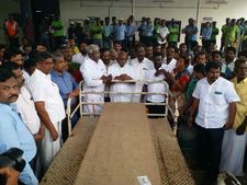 இலங்கை கடற்படை கப்பல் மோதி இறந்த மீனவரின் உடலுக்கு மத்திய அமைச்சர் அஞ்சலி