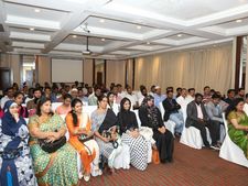 துபாய் செல்கிறார் ராகுல் காந்தி..  பிரமாண்ட வரவேற்பு கொடுக்கிறது திமுக 