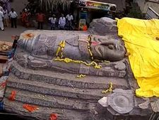 ஊத்தங்கரை ரவுண்டானா காலி.. 7 நாட்களுக்கு பின் நகர்ந்த பெருமாள்.. அடுத்த ஸ்டாப் கிருஷ்ணகிரி! 