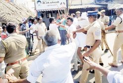 ஆஹா.. நேரமே சரியில்லை போலயே.. திருச்சி குமார் எம்பி கன்னத்தில் விழுந்த பளார்.. ஒரே அடிதடி! 