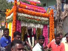 சவ ஊர்வலம் நடத்தி.. ஒப்பாரி வைத்து.. 5 கிராம மக்கள் அதிரடி போராட்டம்.. கலகலத்த புதுவை