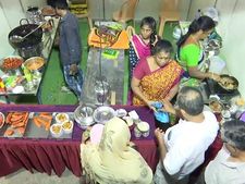 ஆஹா அபாரம்... குழி பனியாரம், எள்ளு அடை, முடக்கத்தான் தோசை.. புதுச்சேரியை கலக்கிய உணவு திருவிழா
