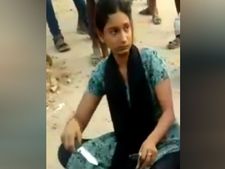 காலையிலேயே குடிச்சுட்டு குப்புறடிச்சு படுத்துக்கிட்டா எப்படி..கையில் கத்தியுடன் ரவுண்டு கட்டிய கவிதா
