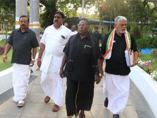 6 நாள் தர்ணா போராட்டத்தை தற்காலிகமாக வாபஸ் பெற்றார் புதுச்சேரி முதல்வர் நாராயணசாமி 