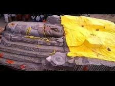 ஆற்றுப்பாலத்தில் கோவிந்தா.. மார்கண்டேய நதியில் முகாமிட்ட 64 அடி பெருமாள் சிலை.. அலைமோதும்  பக்தர்கள்